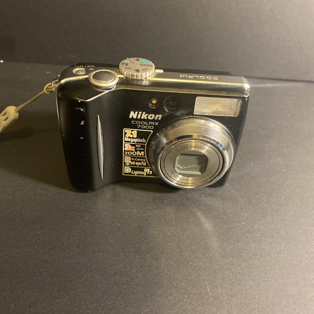 Nikon Coolpix 7900 Digital Camera 7.1MP 3x Zoom no battery loose battery door